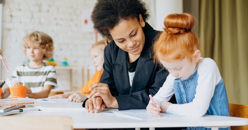 Die allgemeine Vorschulerziehung im Alter von 4 Jahren sollte als kosteneffizienter Weg zur Verbesserung der Ergebnisse für alle und zur Verringerung der Ungleichheiten im Kindesalter weltweit eingeführt werden.